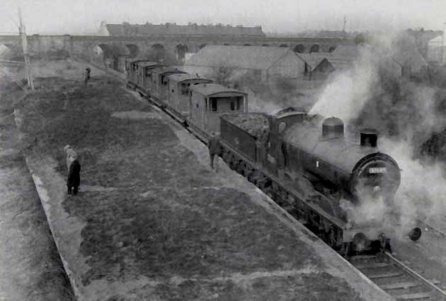 Excursion at  Ferguslie, 1955  thanks to Robert Law, Dundee